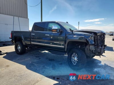 Czwarte zdjęcie samochodu z boku: 2018 GMC SIERRA K2500 DENALI VIN:1GT12UEY2JF109434 - miniatura