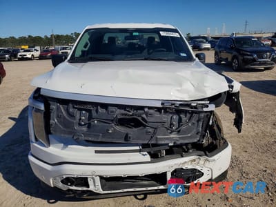 Piąte zdjęcie samochodu w środku: 2025 FORD F150 LIGHTNING XLT VIN:1FT6W3LU5SWG17547 - miniatura