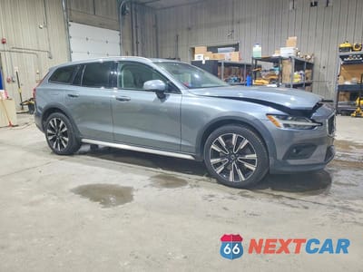 Czwarte zdjęcie samochodu z boku: 2020 VOLVO V60 CROSS COUNTRY T5 MOMENTUM VIN:YV4102WK4L1040926 - miniatura