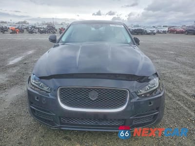 Piąte zdjęcie samochodu w środku: 2017 JAGUAR XE PREMIUM VIN:SAJAD4BG8HA964301 - miniatura