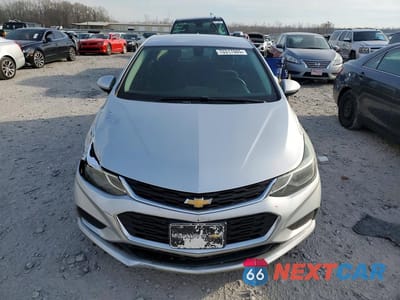 Piąte zdjęcie samochodu w środku: 2018 CHEVROLET CRUZE LT VIN:1G1BE5SM9J7229060 - miniatura