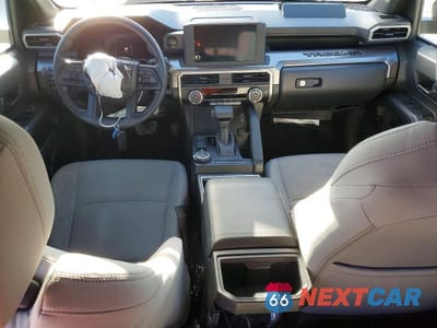 Zdjęcie 8 z 12 samochodu: 2025 TOYOTA TACOMA SR5 VIN:3TMLB5JN9SM109412 - miniatura