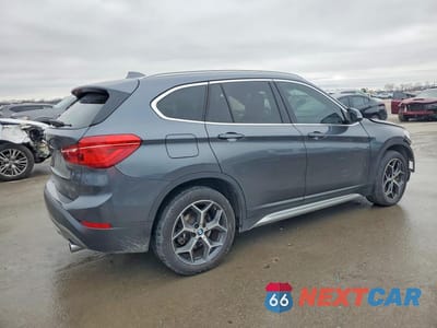 Trzecie zdjęcie samochodu z tyłu: 2018 BMW X1 XDRIVE28I VIN:WBXHT3C33J5L34662 - miniatura