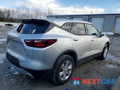 Trzecie zdjęcie samochodu z tyłu: 2019 CHEVROLET BLAZER 1LT VIN:3GNKBBRA0KS661878 - miniatura