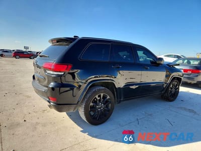 Trzecie zdjęcie samochodu z tyłu: 2021 JEEP GRAND CHEROKEE LAREDO VIN:1C4RJEAG9MC596985 - miniatura