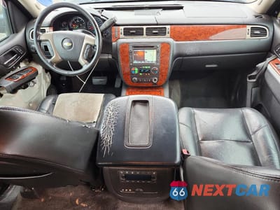 Zdjęcie 8 z 13 samochodu: 2014 CHEVROLET TAHOE C1500 LTZ VIN:1GNSCCE01ER156553 - miniatura