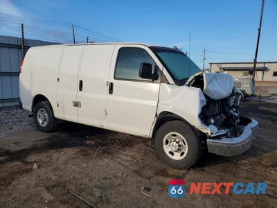 Czwarte zdjęcie samochodu z boku: 2019 CHEVROLET EXPRESS G3500 VIN:1GCZGGFG2K1315637 - miniatura