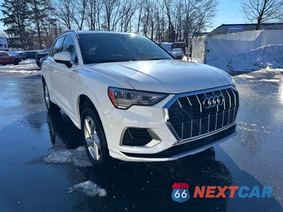 Czwarte zdjęcie samochodu z boku: 2020 AUDI Q3 PREMIUM VIN:WA1AECF32L1030425 - miniatura