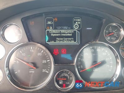 Zdjęcie 8 z 10 samochodu: 2016 KENWORTH T680 SEMI TRUCK VIN:1XKYA48X2GJ124840 - miniatura