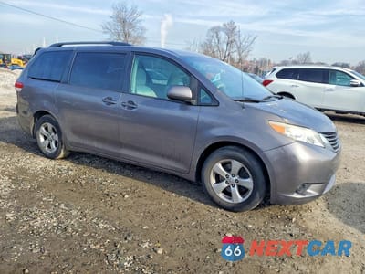 Czwarte zdjęcie samochodu z boku: 2012 TOYOTA SIENNA LE 8-PASSENGER VIN:5TDKK3DC5CS245807 - miniatura