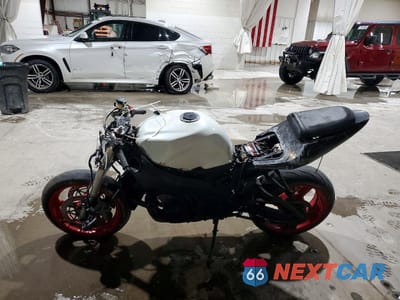 Trzecie zdjęcie samochodu z tyłu: 2004 SUZUKI GSX-R600 K VIN:JS1GN7CA842108111 - miniatura