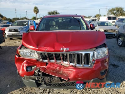 Piąte zdjęcie samochodu w środku: 2013 JEEP GRAND CHEROKEE LAREDO VIN:1C4RJFAG1DC528587 - miniatura