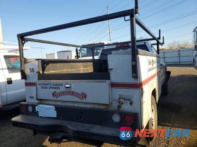 Trzecie zdjęcie samochodu z tyłu: 2018 GMC SIERRA K2500 UTILITY / SERVICE TRUCK VIN:1GD02REG1JZ259903 - miniatura