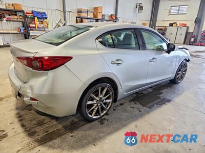 Trzecie zdjęcie samochodu z tyłu: 2018 MAZDA 3 TOURING VIN:3MZBN1V32JM164350 - miniatura