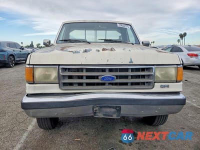 Piąte zdjęcie samochodu w środku: 1989 FORD F250 VIN:1FTHF25GDKPA37403 - miniatura