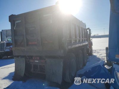 Czwarte zdjęcie samochodu z boku: 2001 MACK RB690S DUMP TRUCK VIN:1M2AM20C71M003725 - miniatura