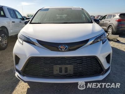 Piąte zdjęcie samochodu w środku: 2021 TOYOTA SIENNA XSE 7-PASSENGER VIN:5TDXRKEC0MS015040 - miniatura