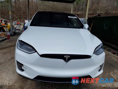 Piąte zdjęcie samochodu w środku: 2017 TESLA MODEL X VIN:5YJXCBE24HF046164 - miniatura