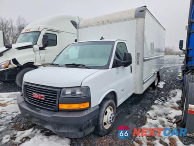 2022 GMC SAVANA BOX TRUCK 7GZ37TC70NN007868 - główne zdjęcie licytacji z USA - miniatura