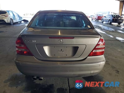 Zdjęcie 6 z 11 samochodu: 2007 MERCEDES-BENZ C 230 VIN:WDBRF52H67A951800 - miniatura