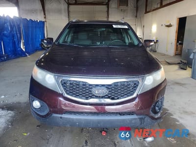 Piąte zdjęcie samochodu w środku: 2012 KIA SORENTO BASE VIN:5XYKT3A68CG223485 - miniatura