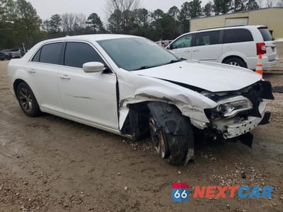 Czwarte zdjęcie samochodu z boku: 2016 CHRYSLER 300 LIMITED VIN:2C3CCAAG9GH135705 - miniatura