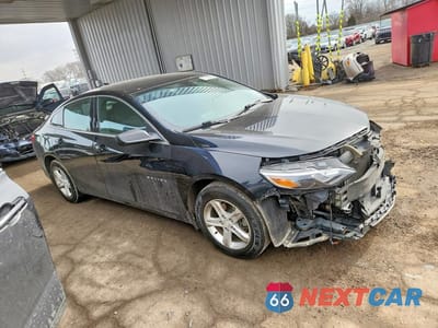 Czwarte zdjęcie samochodu z boku: 2019 CHEVROLET MALIBU LS VIN:1G1ZB5ST8KF117629 - miniatura