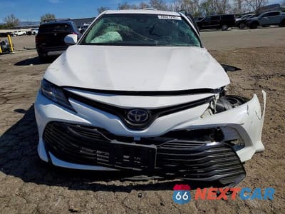 Piąte zdjęcie samochodu w środku: 2018 TOYOTA CAMRY LE VIN:4T1B31HKXJU502211 - miniatura