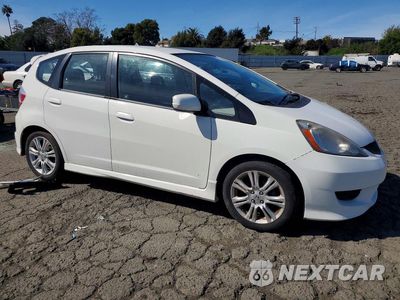 Czwarte zdjęcie samochodu z boku: 2011 HONDA FIT SPORT VIN:JHMGE8H58BS004804 - miniatura