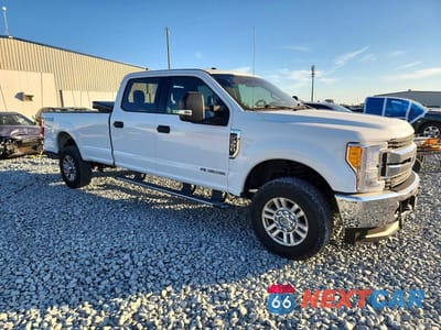 Czwarte zdjęcie samochodu z boku: 2017 FORD F350 SUPER DUTY VIN:1FT8W3BT8HEB29788 - miniatura