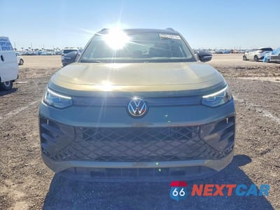 Piąte zdjęcie samochodu w środku: 2025 VOLKSWAGEN TIGUAN SE R-LINE BLACK VIN:3VVGR7RM7SM067411 - miniatura