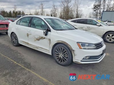 Czwarte zdjęcie samochodu z boku: 2017 VOLKSWAGEN JETTA SPORT VIN:3VWD17AJ0HM395589 - miniatura
