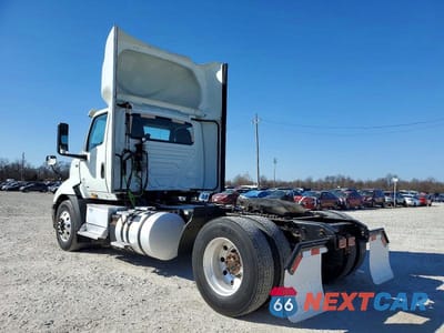 Trzecie zdjęcie samochodu z tyłu: 2019 INTERNATIONAL RH613 SEMI TRUCK VIN:3HSDXTZN3KN554891 - miniatura