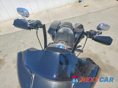 Piąte zdjęcie samochodu w środku: 2016 HARLEY-DAVIDSON FLTRXS ROAD GLIDE SPECIAL VIN:1HD1KTM3XGB636099 - miniatura