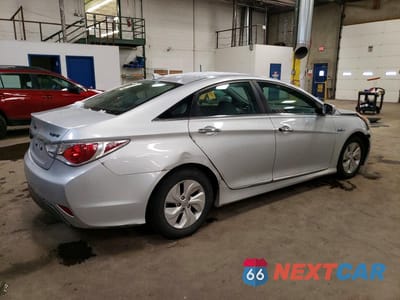 Trzecie zdjęcie samochodu z tyłu: 2013 HYUNDAI SONATA HYBRID VIN:KMHEC4A4XDA096737 - miniatura