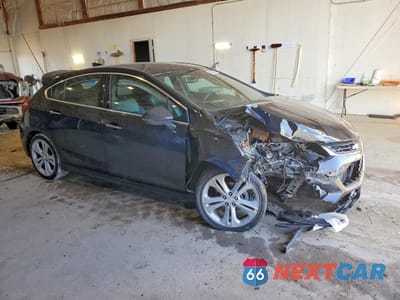 Czwarte zdjęcie samochodu z boku: 2017 CHEVROLET CRUZE PREMIER VIN:3G1BF6SM9HS580095 - miniatura