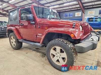 Czwarte zdjęcie samochodu z boku: 2010 JEEP WRANGLER SAHARA VIN:1J4AA5D11AL154583 - miniatura