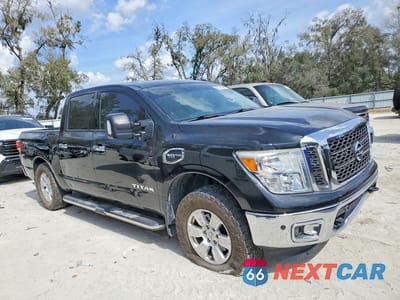 Czwarte zdjęcie samochodu z boku: 2017 NISSAN TITAN SV *** PRIOR FLEET *** VIN:1N6AA1E67HN548352 - miniatura