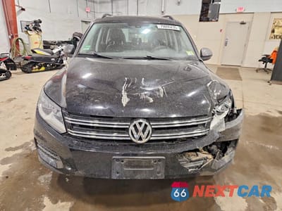 Piąte zdjęcie samochodu w środku: 2017 VOLKSWAGEN TIGUAN S VIN:WVGBV7AX0HK020243 - miniatura