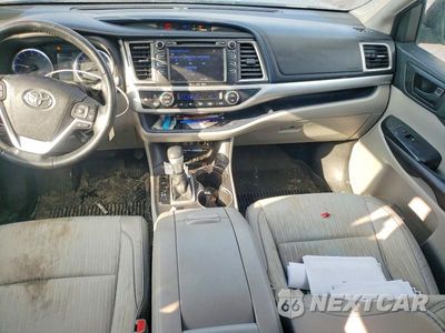 Zdjęcie 8 z 12 samochodu: 2018 TOYOTA HIGHLANDER LE VIN:5TDBZRFH1JS908763 - miniatura