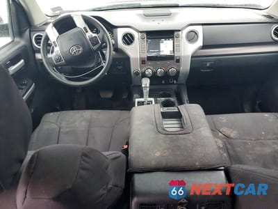 Zdjęcie 8 z 11 samochodu: 2018 TOYOTA TUNDRA CREWMAX SR5 VIN:5TFDW5F15JX706600 - miniatura