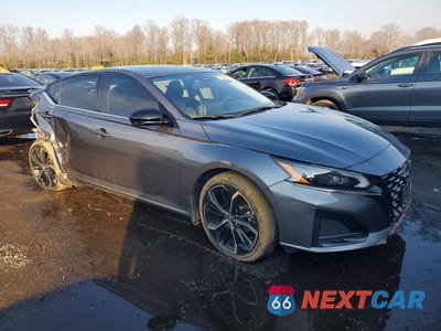 Czwarte zdjęcie samochodu z boku: 2023 NISSAN ALTIMA 2.5 SR VIN:1N4BL4CV4PN404484 - miniatura