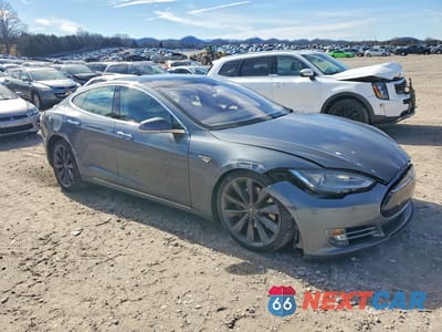 Czwarte zdjęcie samochodu z boku: 2013 TESLA MODEL S VIN:5YJSA1DP4DFP22498 - miniatura