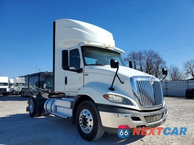 2019 INTERNATIONAL RH613 SEMI TRUCK 3HSDXTZN3KN554891 - główne zdjęcie licytacji z USA - miniatura