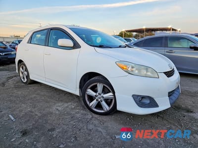 Czwarte zdjęcie samochodu z boku: 2009 TOYOTA COROLLA MATRIX S VIN:2T1KE40E29C012375 - miniatura