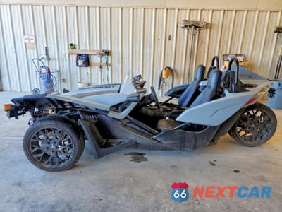 Trzecie zdjęcie samochodu z tyłu: 2024 POLARIS SLINGSHOT SL VIN:57XAAPHD5R8163301 - miniatura