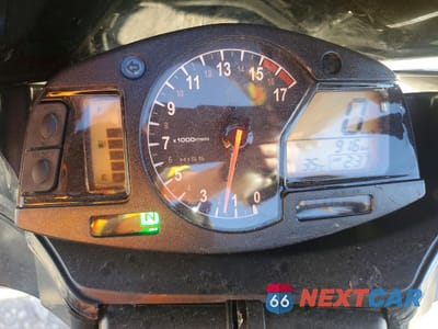 Zdjęcie 7 z 9 samochodu: 2007 HONDA CBR600 RR VIN:JH2PC40027M004171 - miniatura