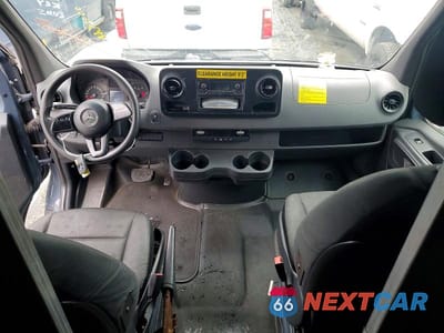 Zdjęcie 8 z 12 samochodu: 2019 MERCEDES BENZ SPRINTER 2500 DELIVERY VAN VIN:WD4PF0CD6KP102611 - miniatura