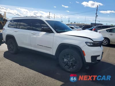 Czwarte zdjęcie samochodu z boku: 2025 JEEP GRAND CHEROKEE L LAREDO VIN:1C4RJJAG6S8715262 - miniatura