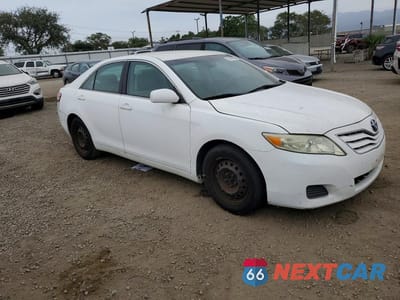 Czwarte zdjęcie samochodu z boku: 2011 TOYOTA CAMRY BASE VIN:4T4BF3EK9BR103028 - miniatura